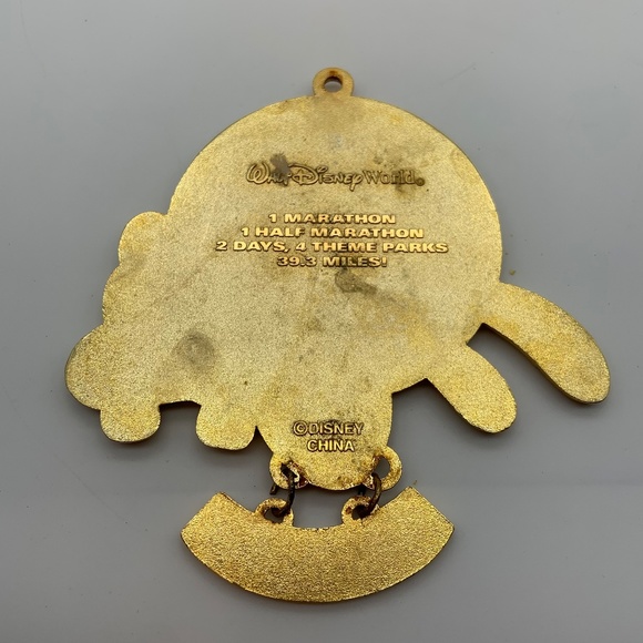 Disney Goofy's Race and a Half Challenge 2009 Gold Tone Collectible Goofy Medal - Picture 8 of 14